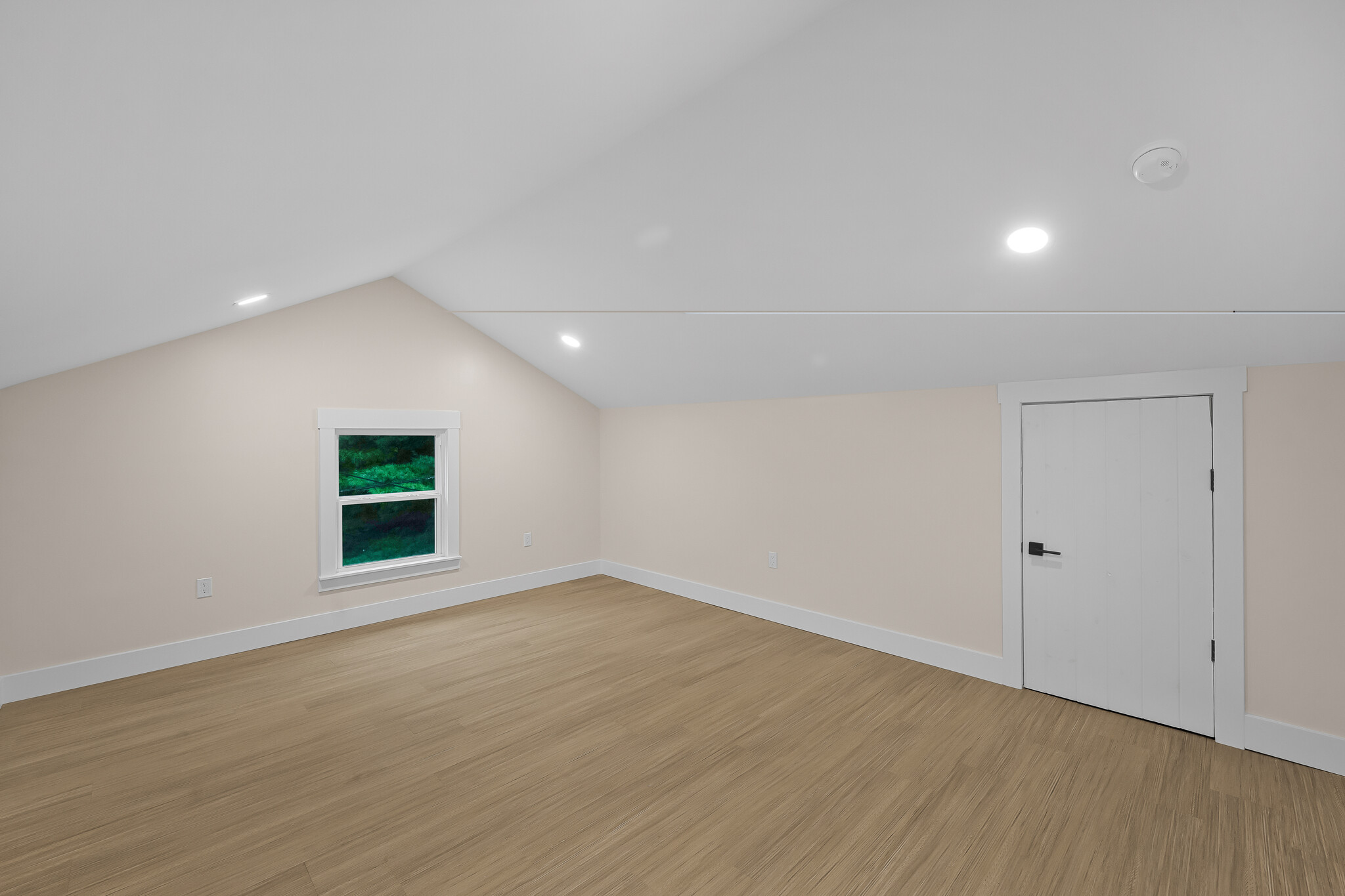 Building Photo - 71 Dreamland Park Dr