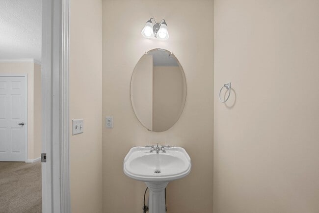 Building Photo - Large 2 Bedroom 2 1/2 Bath Dog Friendly Condo For Rent!