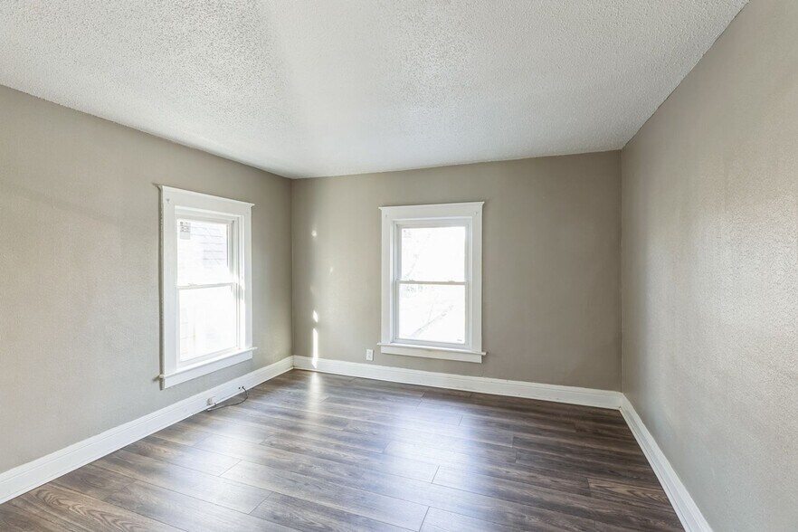 Building Photo - 1573 Jermain Dr