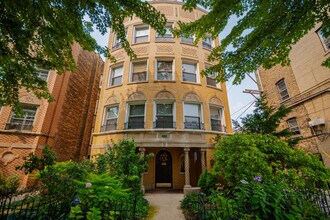 Building Photo - 7554 N Claremont Ave