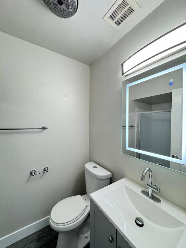 Building Photo - 2.0 bedroom in West Covina California 91723