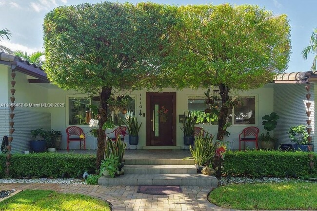 Building Photo - 1110 NE 100th St