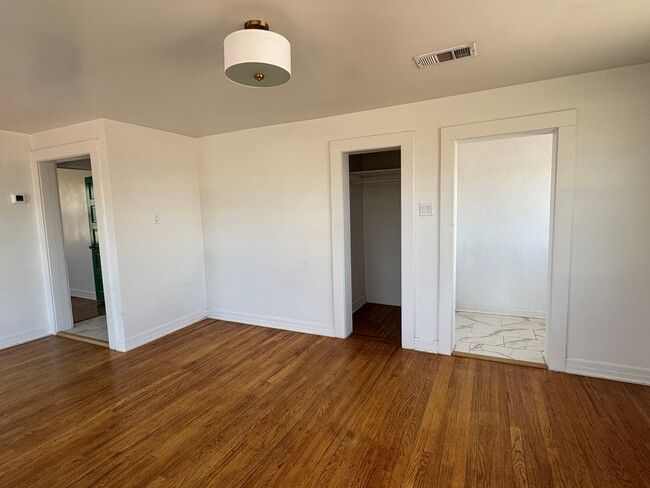 Building Photo - 120 N Austin St