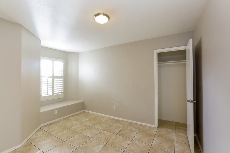 Building Photo - 8256 N 112th Ave