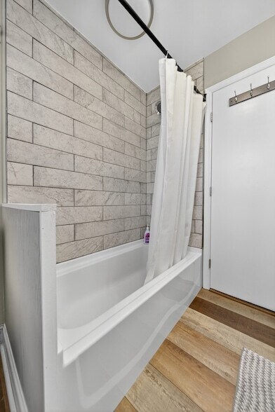 Building Photo - 147 Sunset Dr