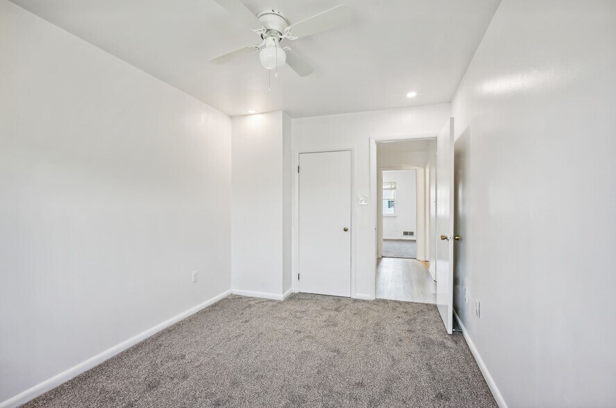Building Photo - 3019 Sunset Ln