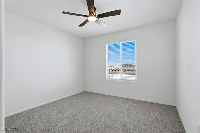 Building Photo - 8667 Luxuriant Ave