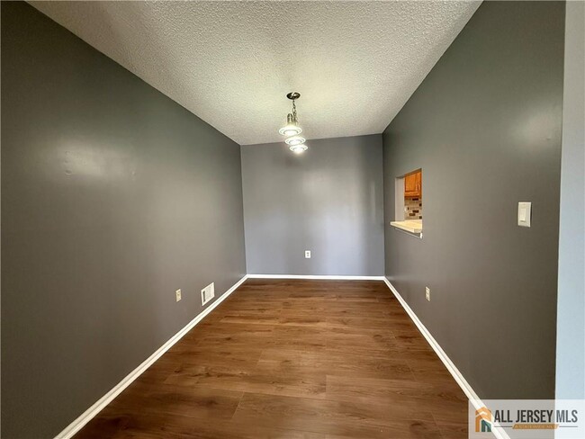 Building Photo - 31 Voscek Ct