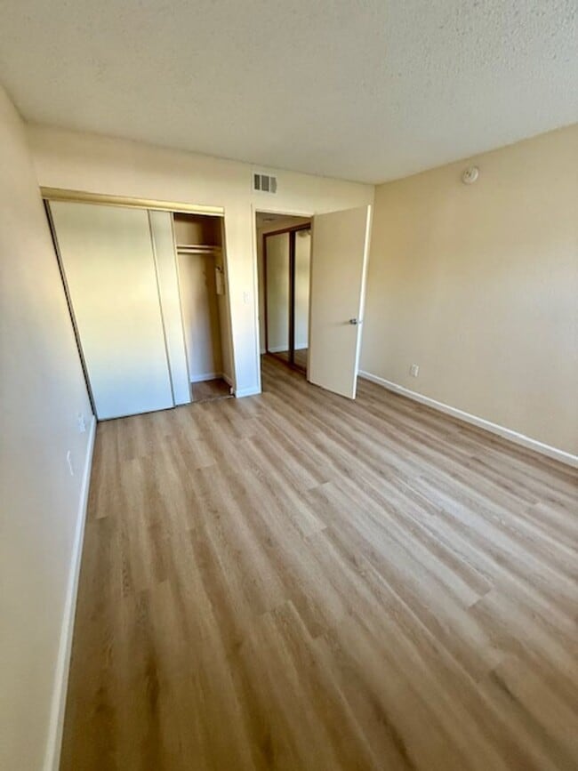 Building Photo - Lovely Mission Valley condo
