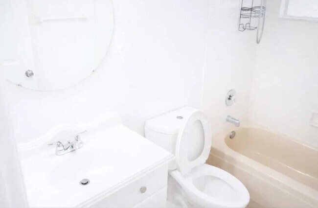 Building Photo - 11316 Maybrook Ave