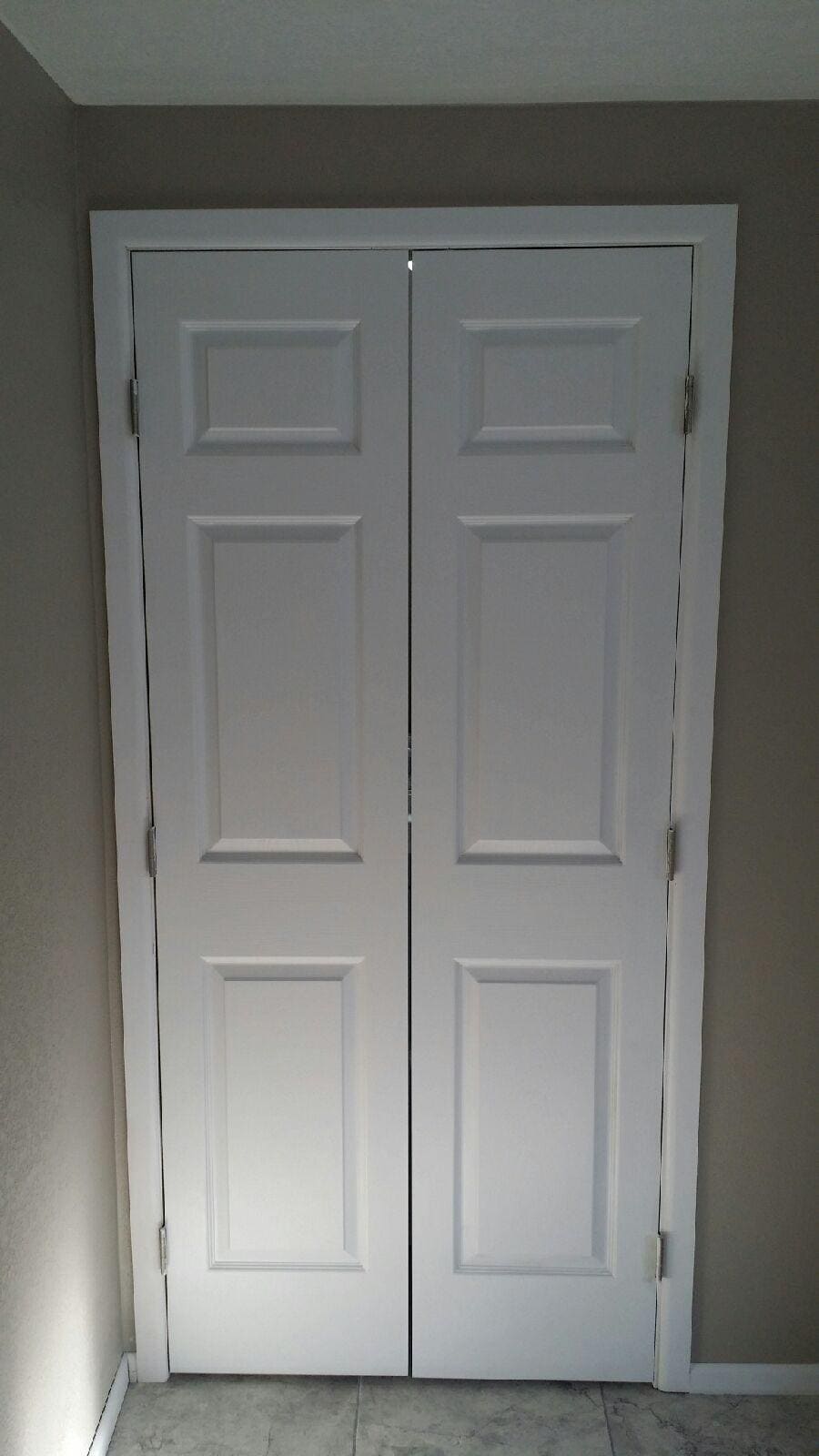 Doors to Washer/Dryer - 145 S 18th Ave