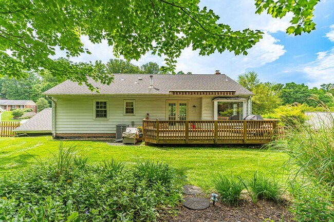 Building Photo - Spacious 4-bedroom home in West Springfield!
