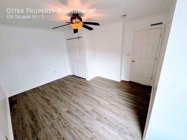 Building Photo - 456 Delmar St
