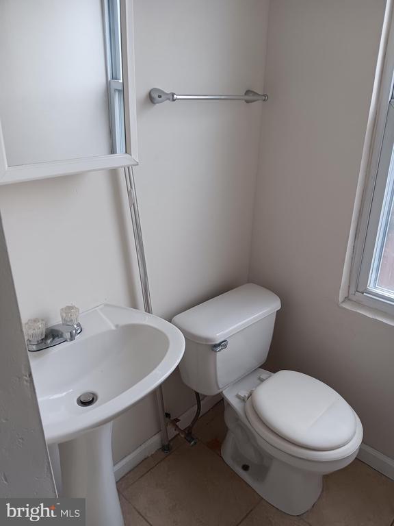 Building Photo - 117 N Glover St