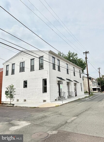 Building Photo - 151 N York St