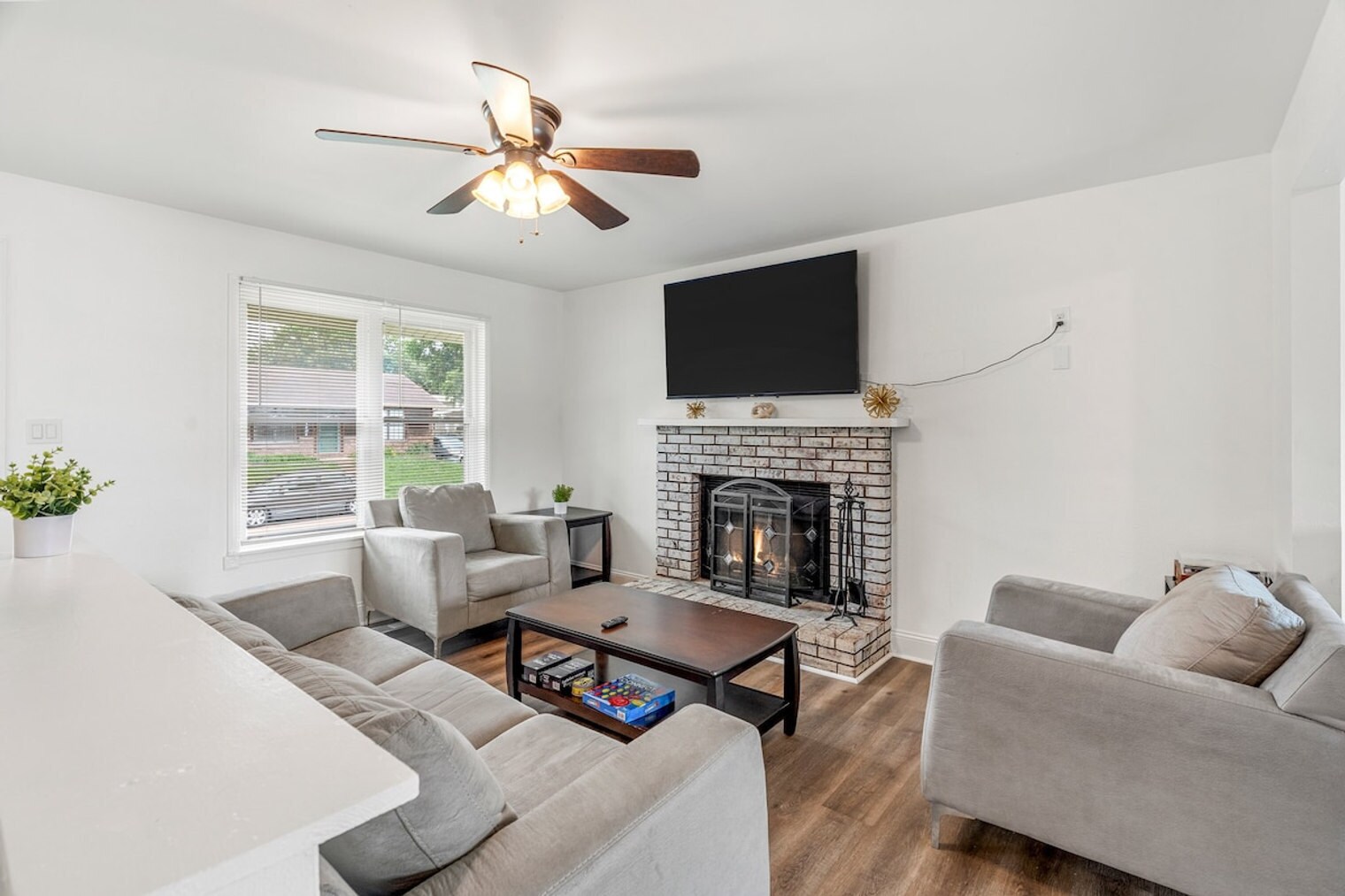 Building Photo - 803 Matthews Dr