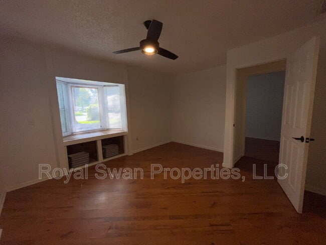 Building Photo - 222 Lakeview Dr