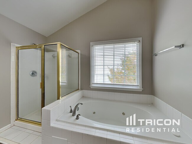 Building Photo - 716 Parkside Dr