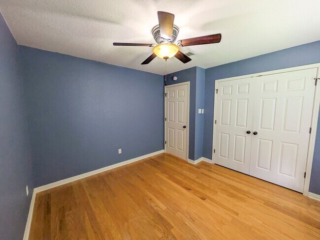 Building Photo - 7647 Rosewood Dr