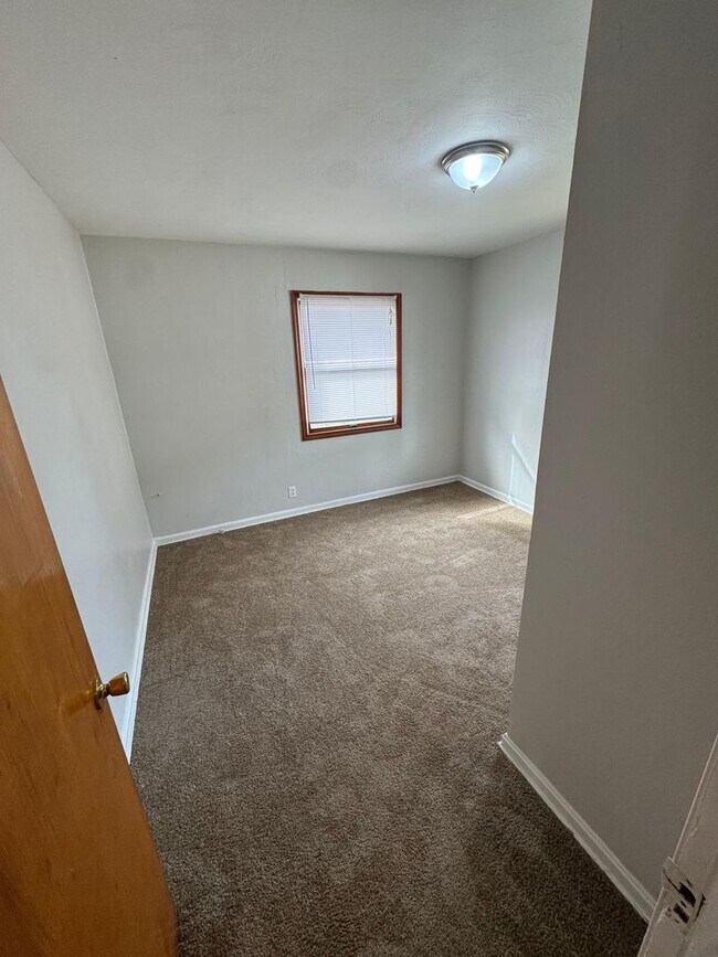 Building Photo - Newly renovated Tulip street