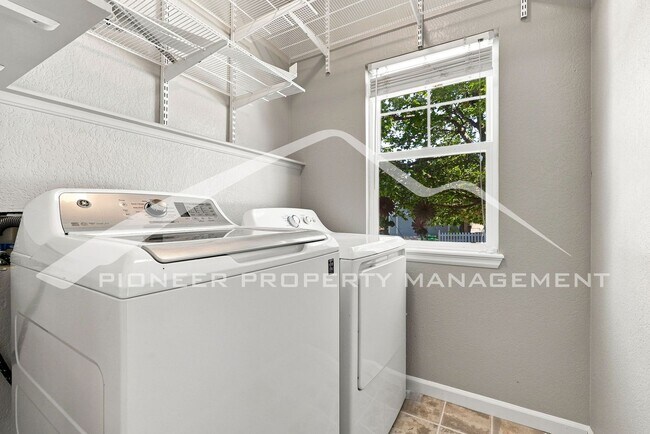 Building Photo - 7978 E Vassar Dr