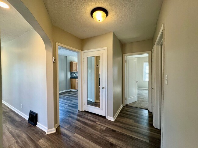 Building Photo - Charming  2-bedroom, 1-bathroom Storybook Cottage Awaits!