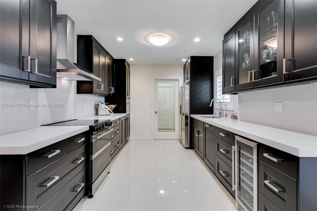 Building Photo - 1545 Siena Ave