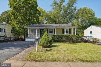Building Photo - 229 Cabbel Dr