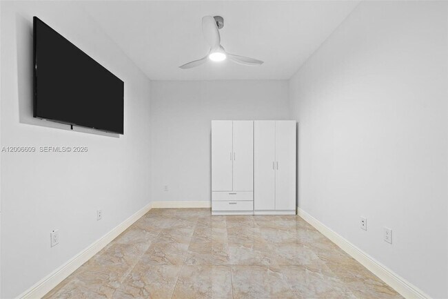 Building Photo - 3340 NE 190th St