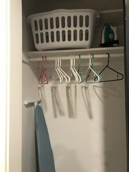 Building Photo - 343 W 12th Ave