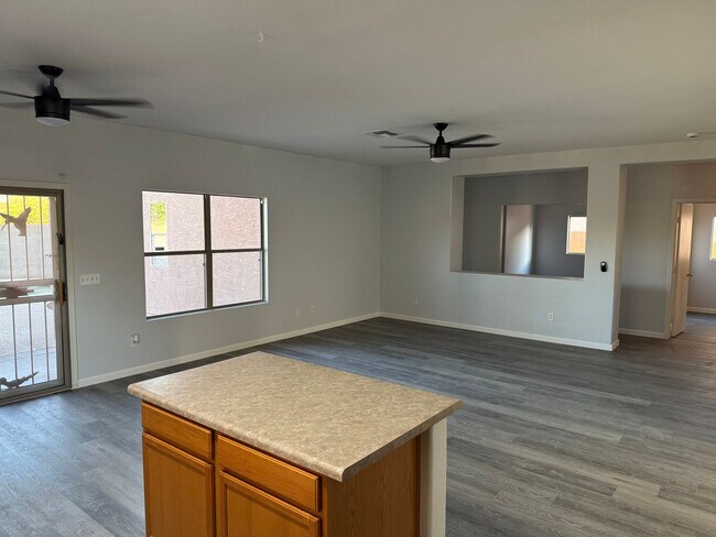 Building Photo - 33190 N Cherry Creek Rd