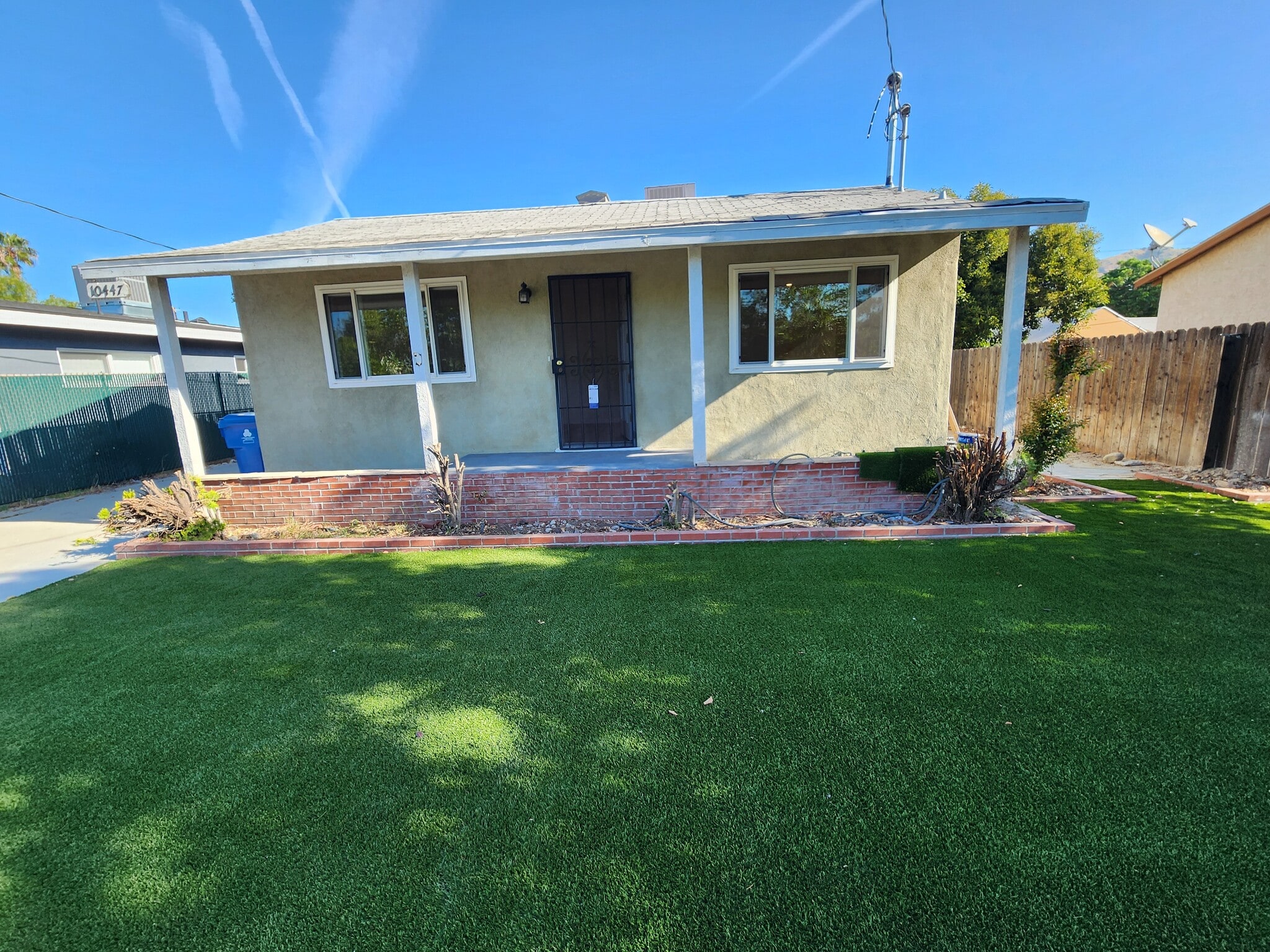 Building Photo - 10447 Cantara St