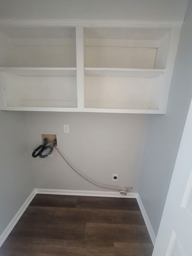 Building Photo - Cayce