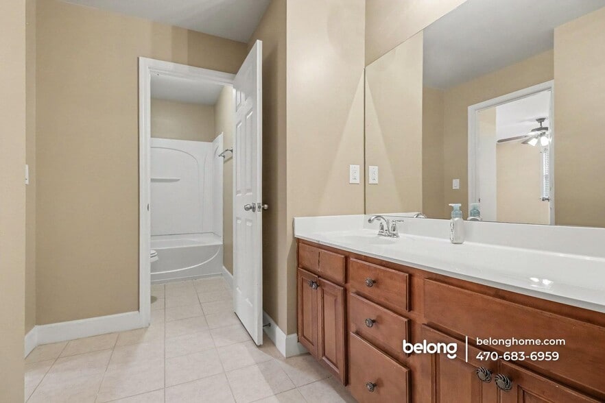 Building Photo - 824 Autry Oak Ct