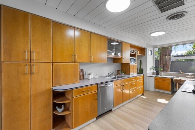 Building Photo - 729 Stendhal Ln