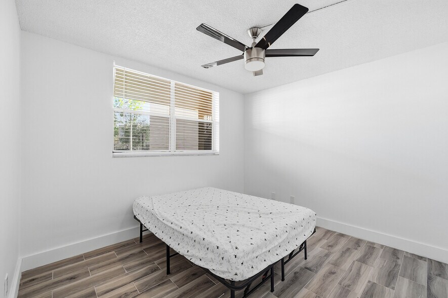 Building Photo - 5860 NW 64th Ave