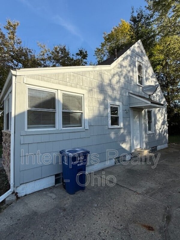 Building Photo - 692 S Wheatland Ave