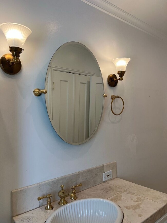 Building Photo - Beautiful Home in Burlingame!!