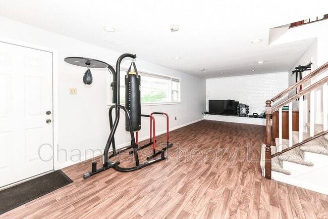 Building Photo - 1328 N Ivanhoe St