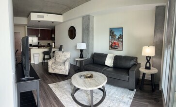 Building Photo - 400 S Tryon St