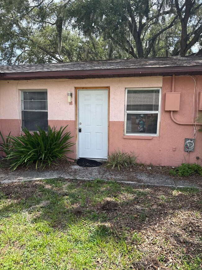 Building Photo - Newly Renovated 1 bedroom 1 bath