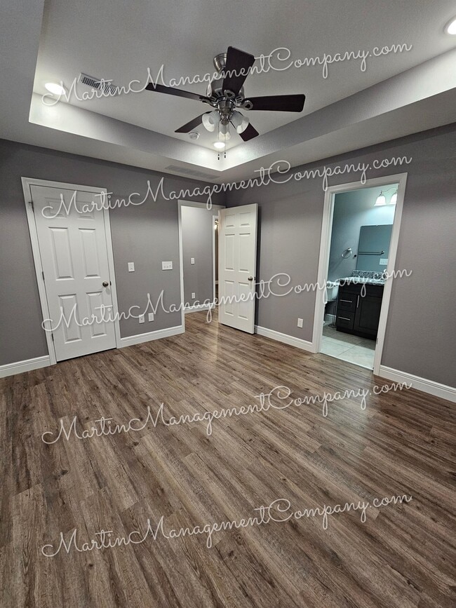 Building Photo - 3005 Aaron Ave