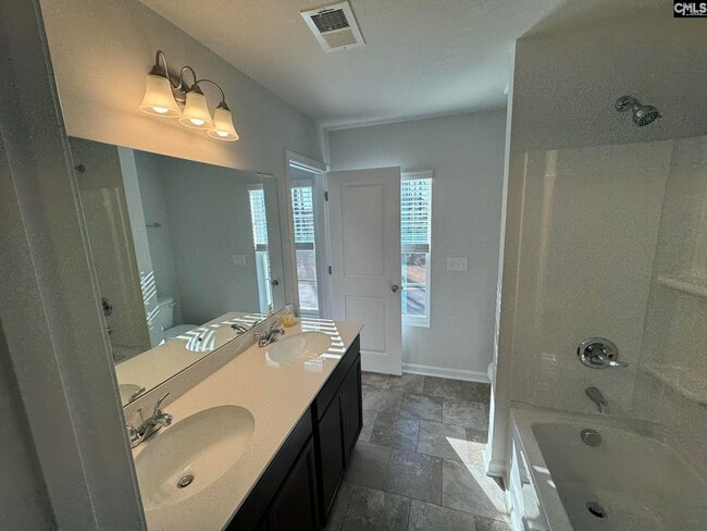 Building Photo - 811 Coburg Ln