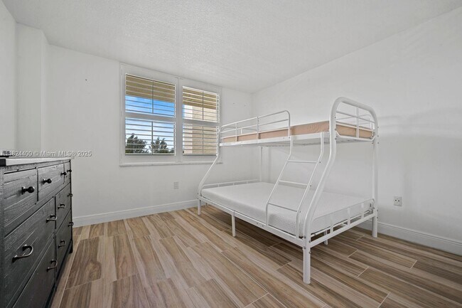 Building Photo - 9940 S Ocean Dr
