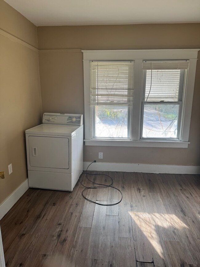 Building Photo - Charming 3-Bedroom Property in Prime Location