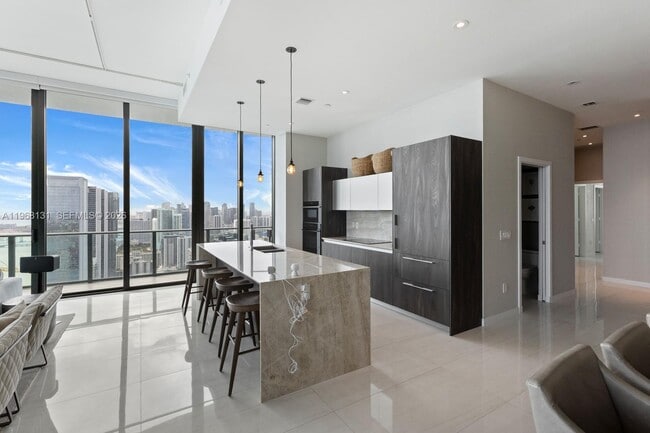 Building Photo - 480 NE 31st St