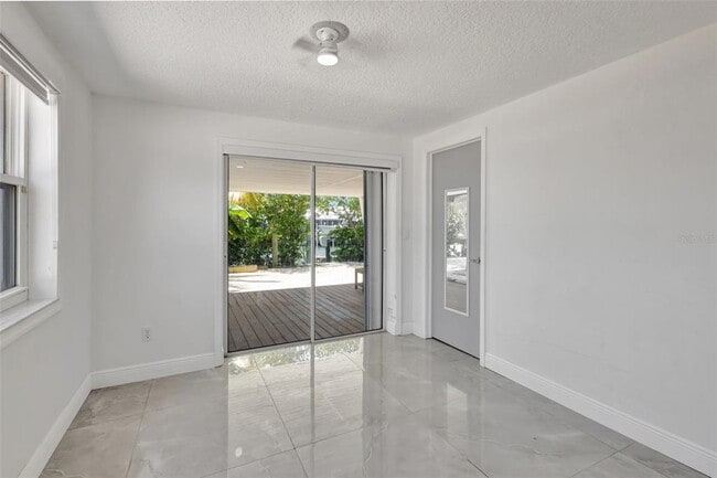 Building Photo - 217 Marina Dr