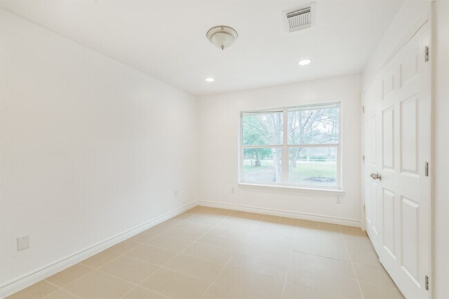 Building Photo - 10412 Ehlers Rd