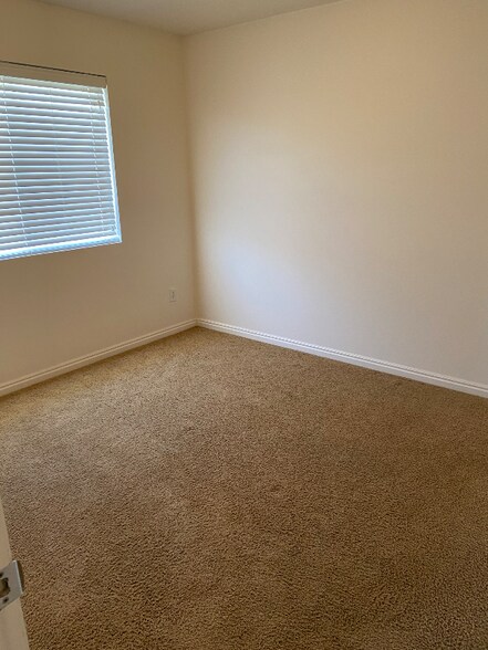 Building Photo - 1349 2910 N