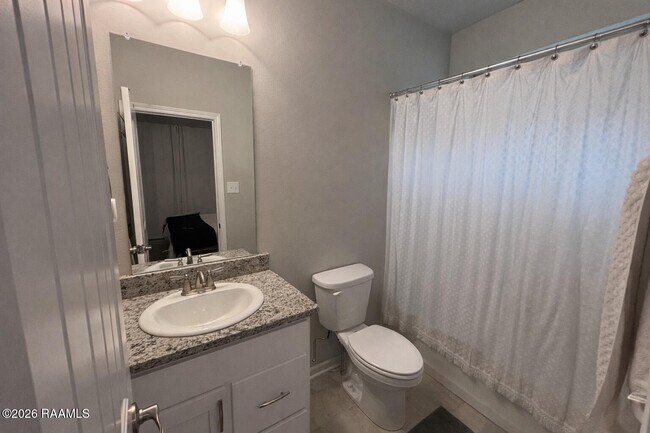 Building Photo - 400 Eastwood Dr